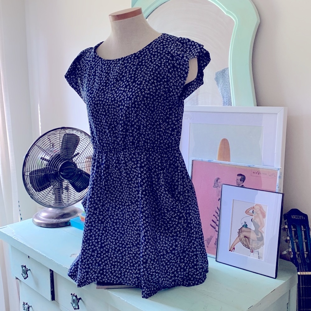 5/$25 Zara Basics Floral blue dress with pockets - Picture 3 of 13